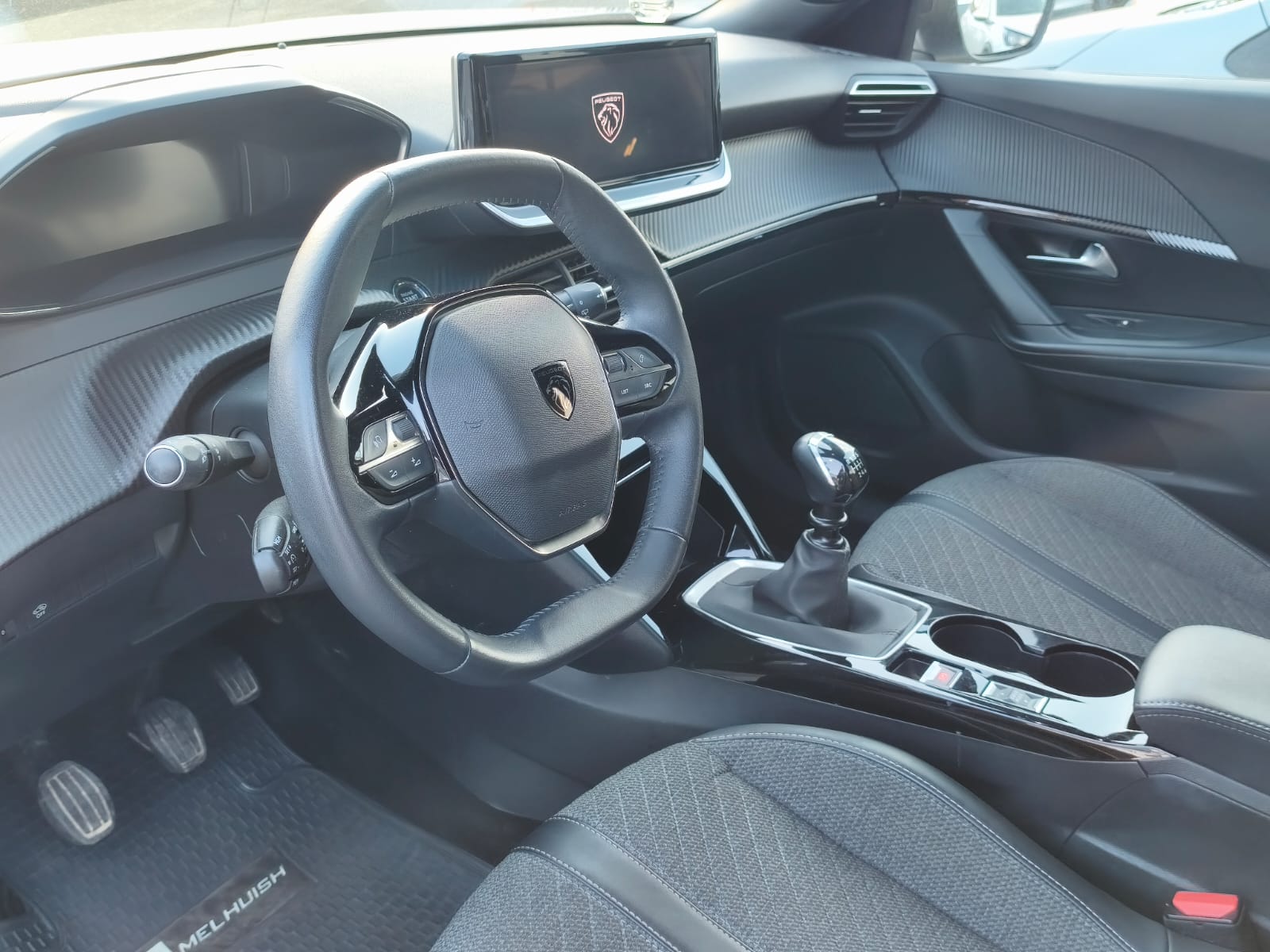 Peugeot 2008 ALLURE 130 1.2 2024 - Imagen 5 de 7