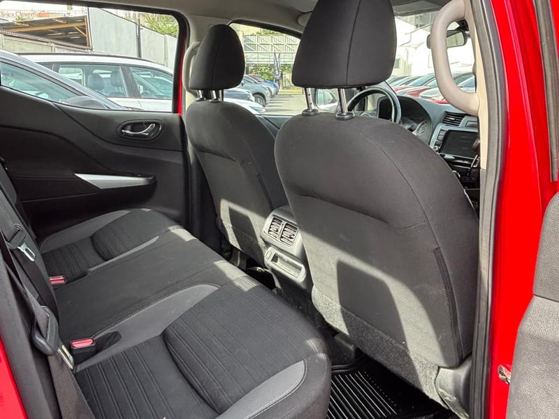 Nissan NAVARA D CAB 4X4 2.3 AT 2022 - Imagen 4 de 6