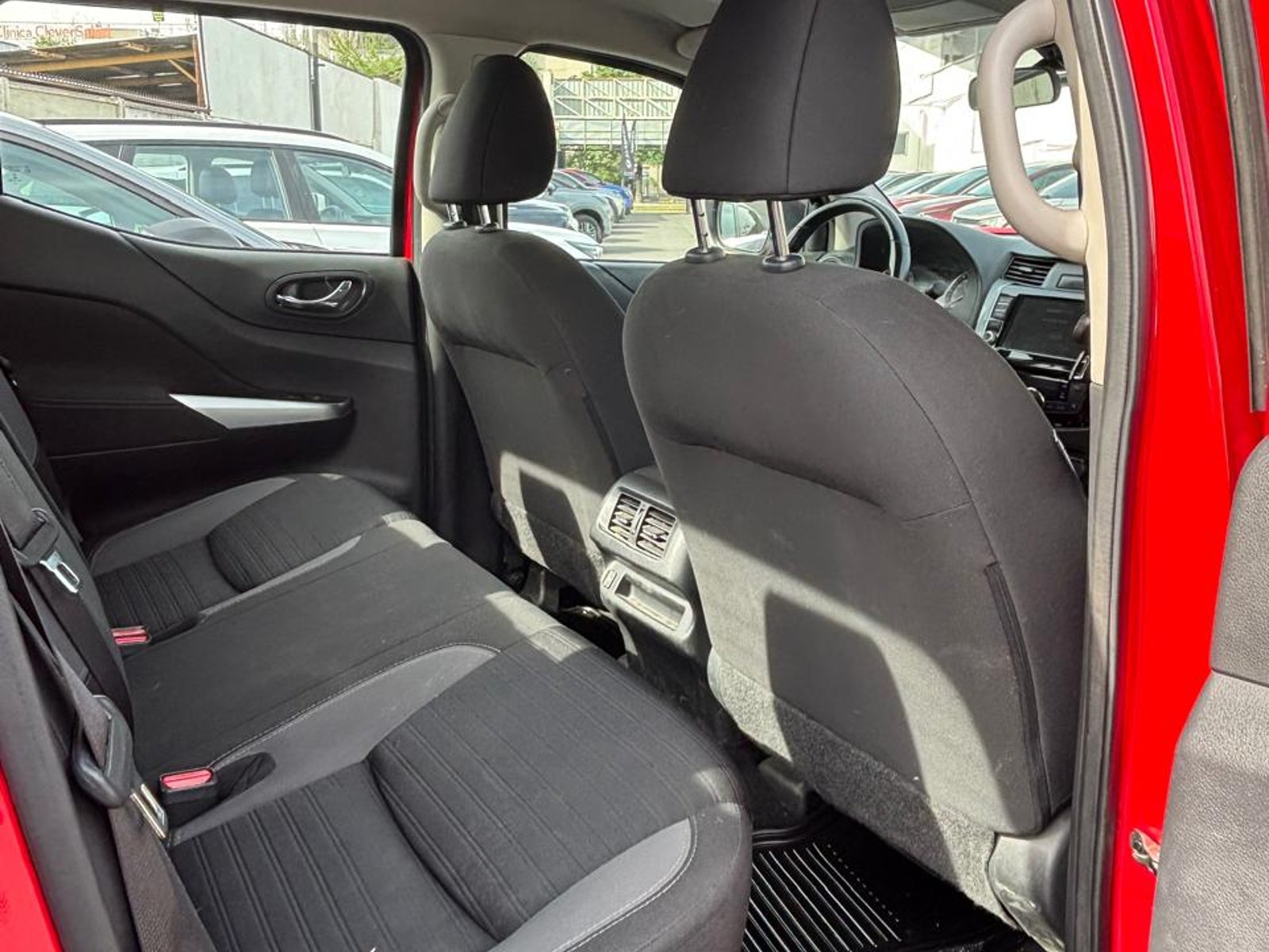Nissan NAVARA D CAB 4X4 2.3 AT 2022 - Foto 4 de 6