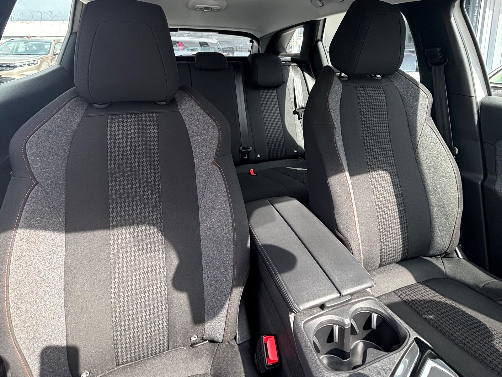 Peugeot 3008 ACTIVE 1.2 2022 - Foto 4 de 5