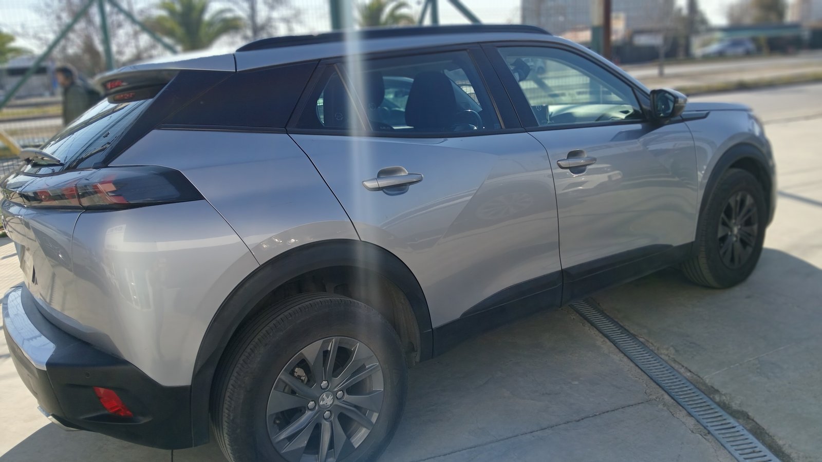 Peugeot 2008 ACTIVE 1.2 AUT 2022 - Imagen 3 de 4