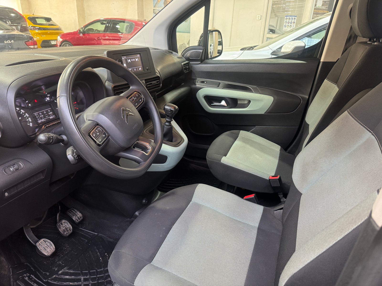 Citroën BERLINGO MULTISPACE BLUEHDI XL 1.5 2022 - Foto 2 de 9