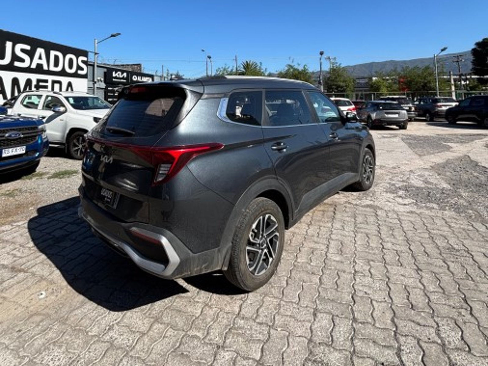 Kia CARENS EX 1.4 AUT 2023 - Foto 5 de 8