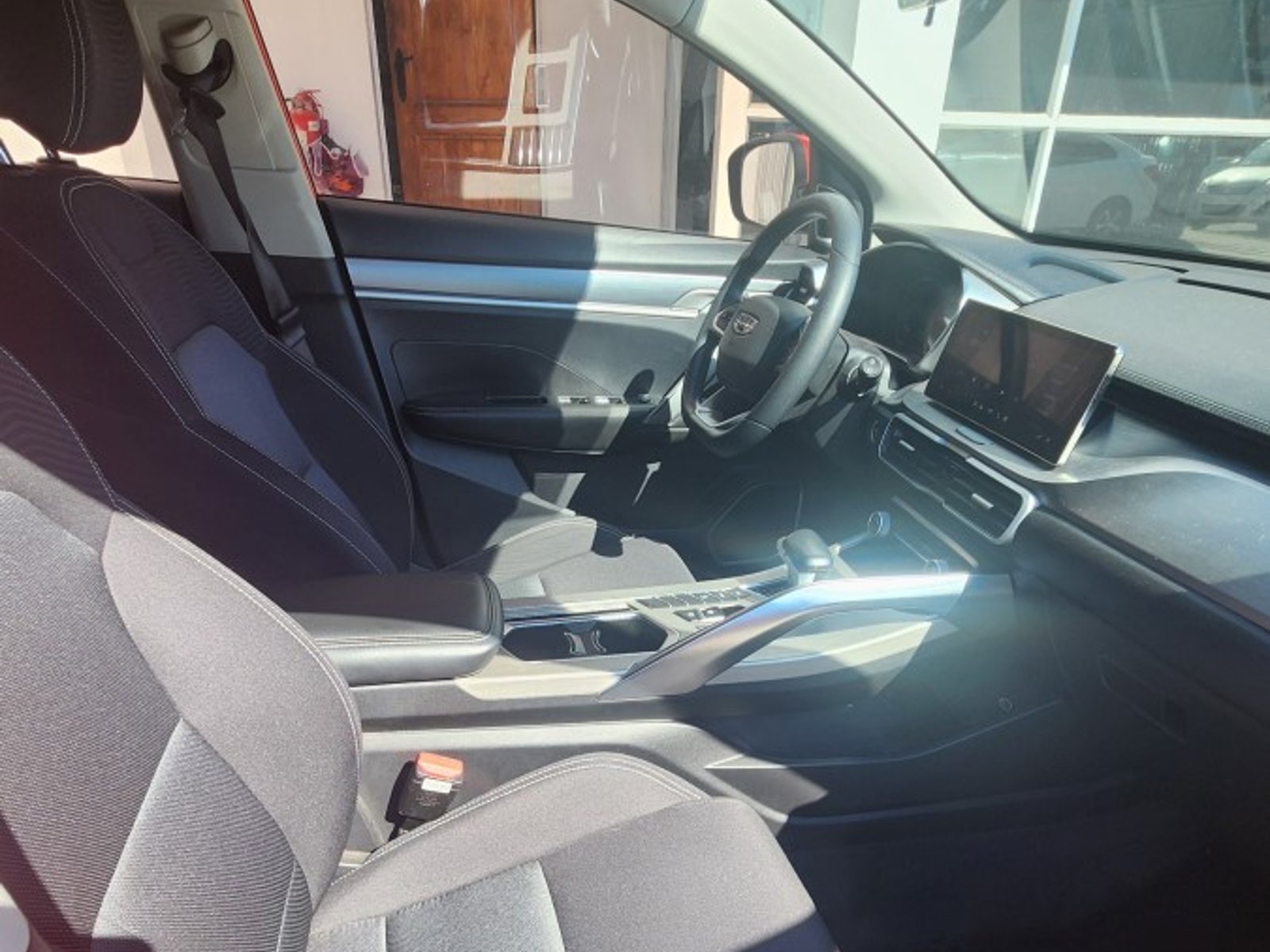 Geely COOLRAY 1.5 AUT 2023 - Foto 4 de 8