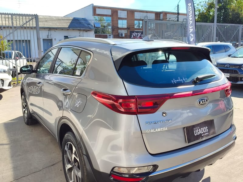 Kia SPORTAGE LX 2.0 2019 - Imagen 4 de 7