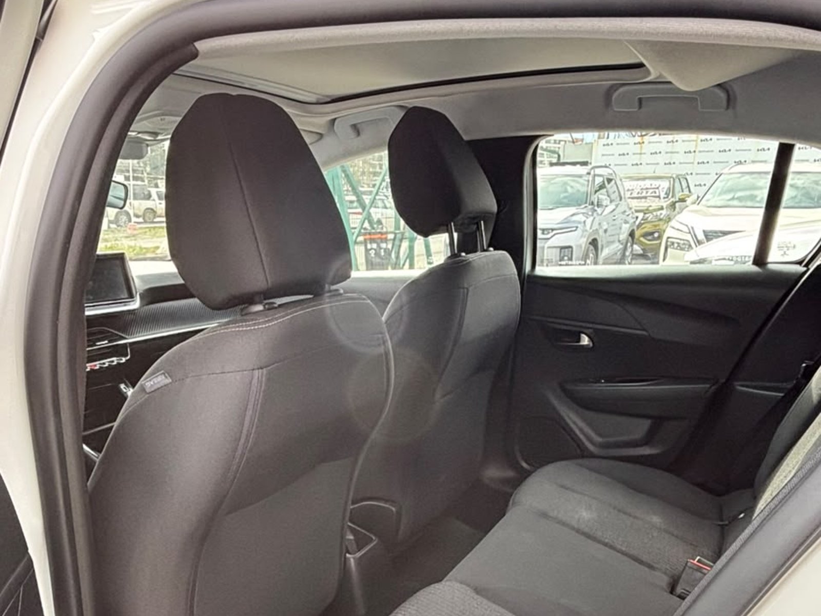 Peugeot 208 PURETECH 75 MT 1.2 2023 - Foto 3 de 6