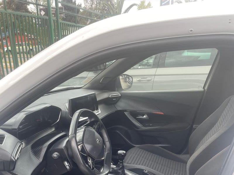 Peugeot 2008 PURETECH 130 4X2 1.2 2023 - Imagen 7 de 9