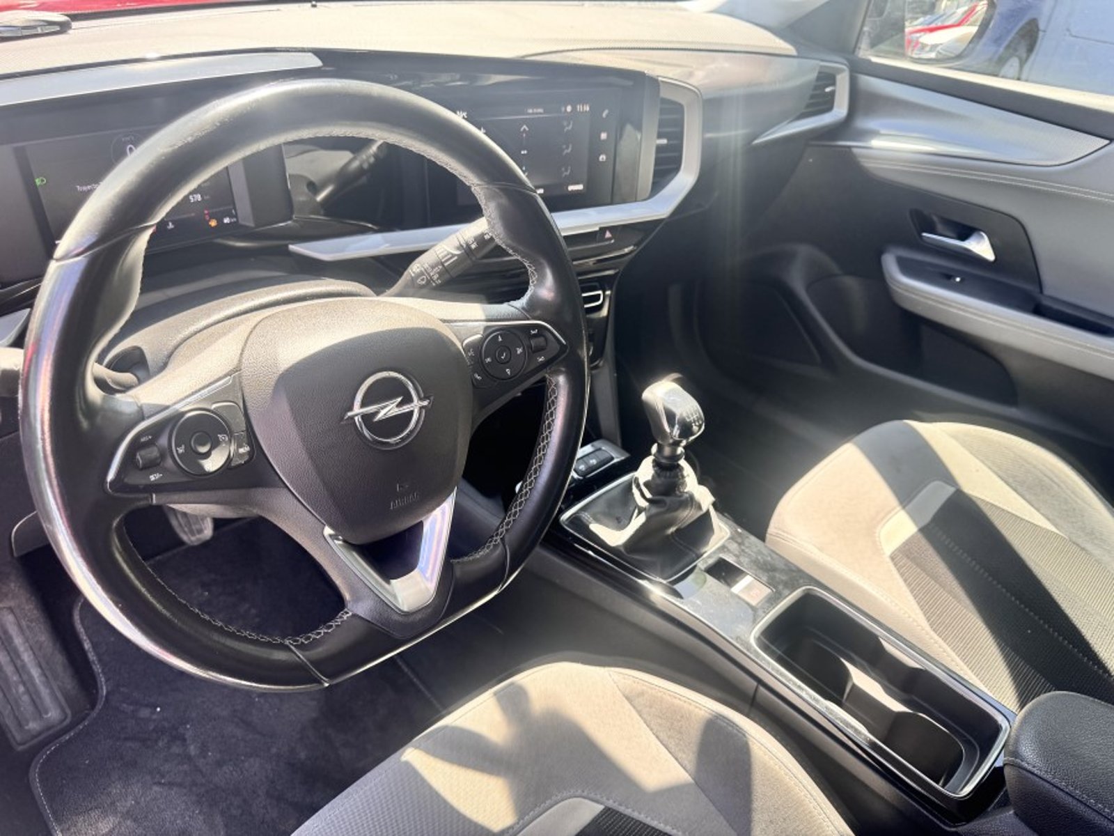 Opel MOKKA 1.2T 2023 - Foto 5 de 11