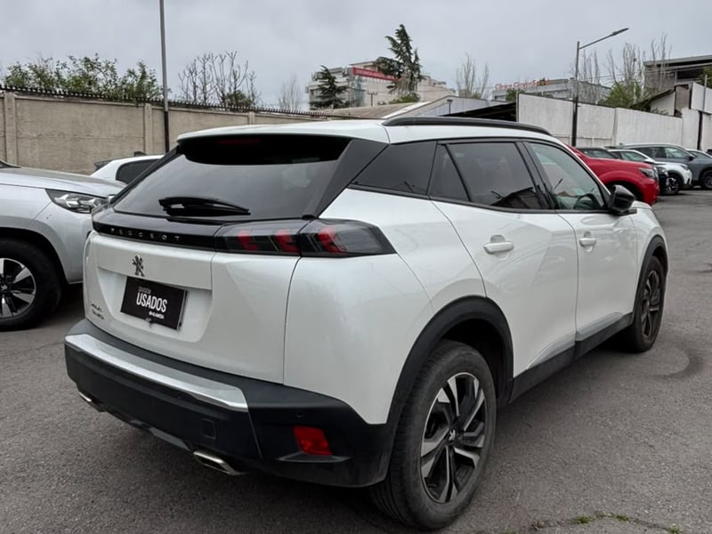 Peugeot 2008 PURETECH 130 EAT8 1.2 AUT 2023 - Imagen 3 de 5