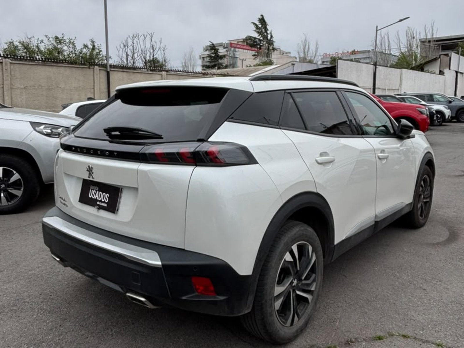 Peugeot 2008 PURETECH 130 EAT8 1.2 AUT 2023 - Foto 3 de 5