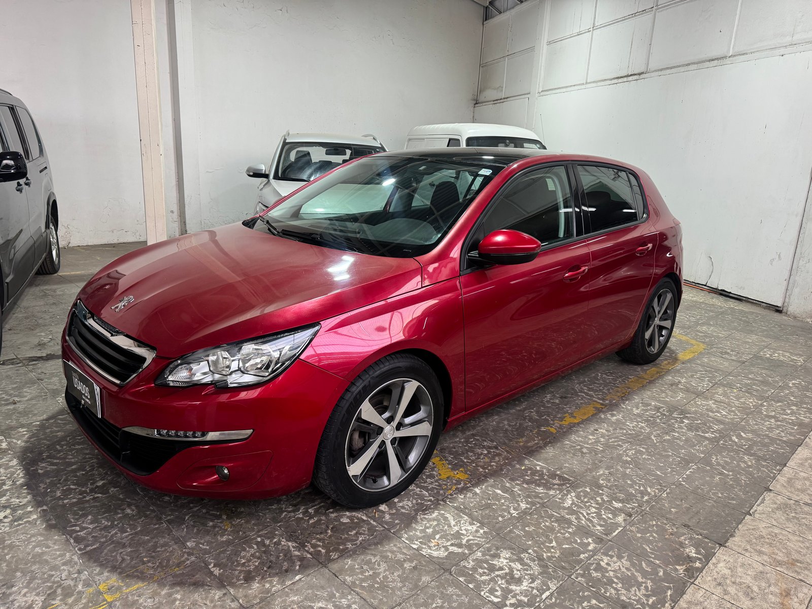 Peugeot 308 ALLURE 1.2 2017 - Foto 2 de 9