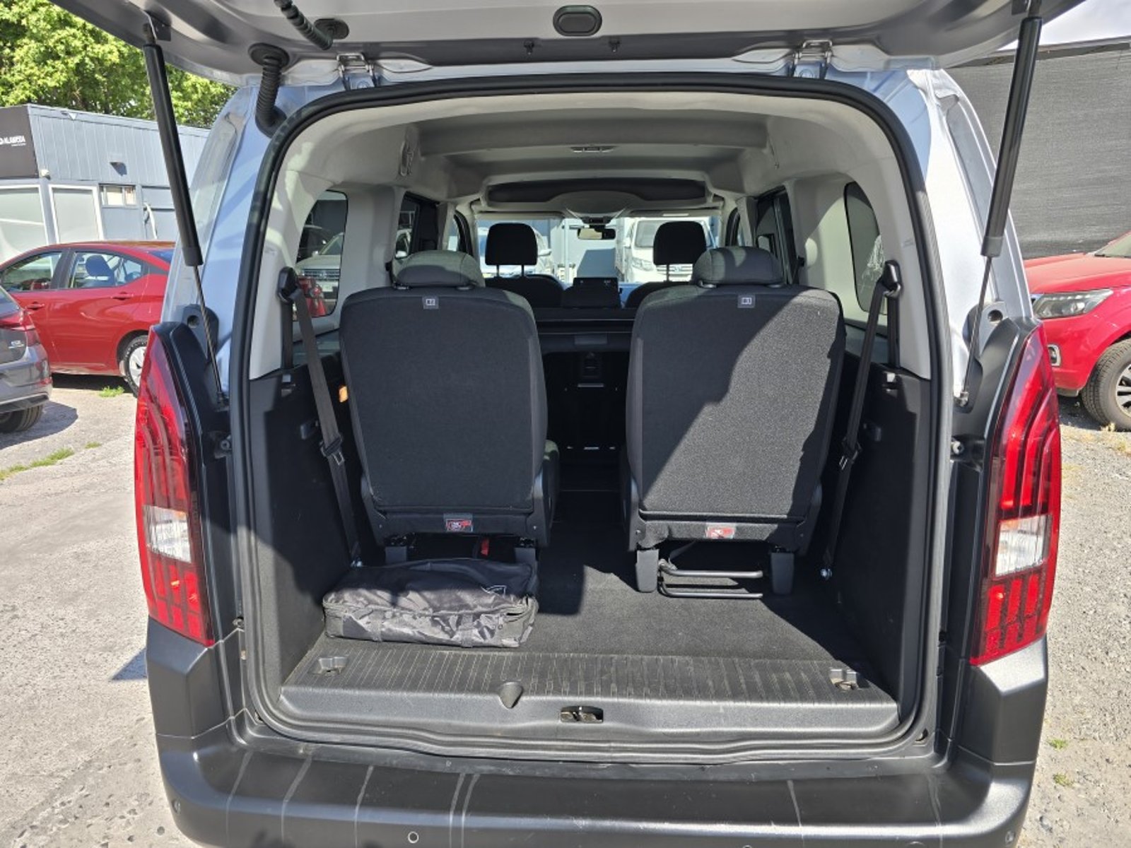 Peugeot RIFTER ALLURE BLUE HDI 4X2 1.5 2024 - Imagen 5 de 7