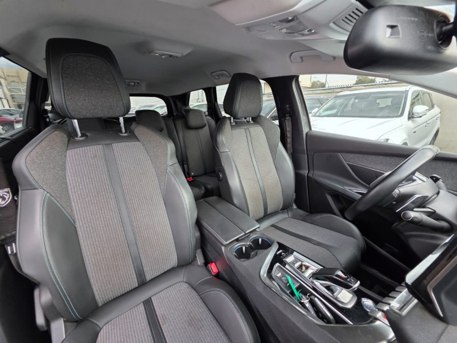 Peugeot 5008 BLUEHDI 130 1.5 AUT 2023 - Imagen 4 de 7