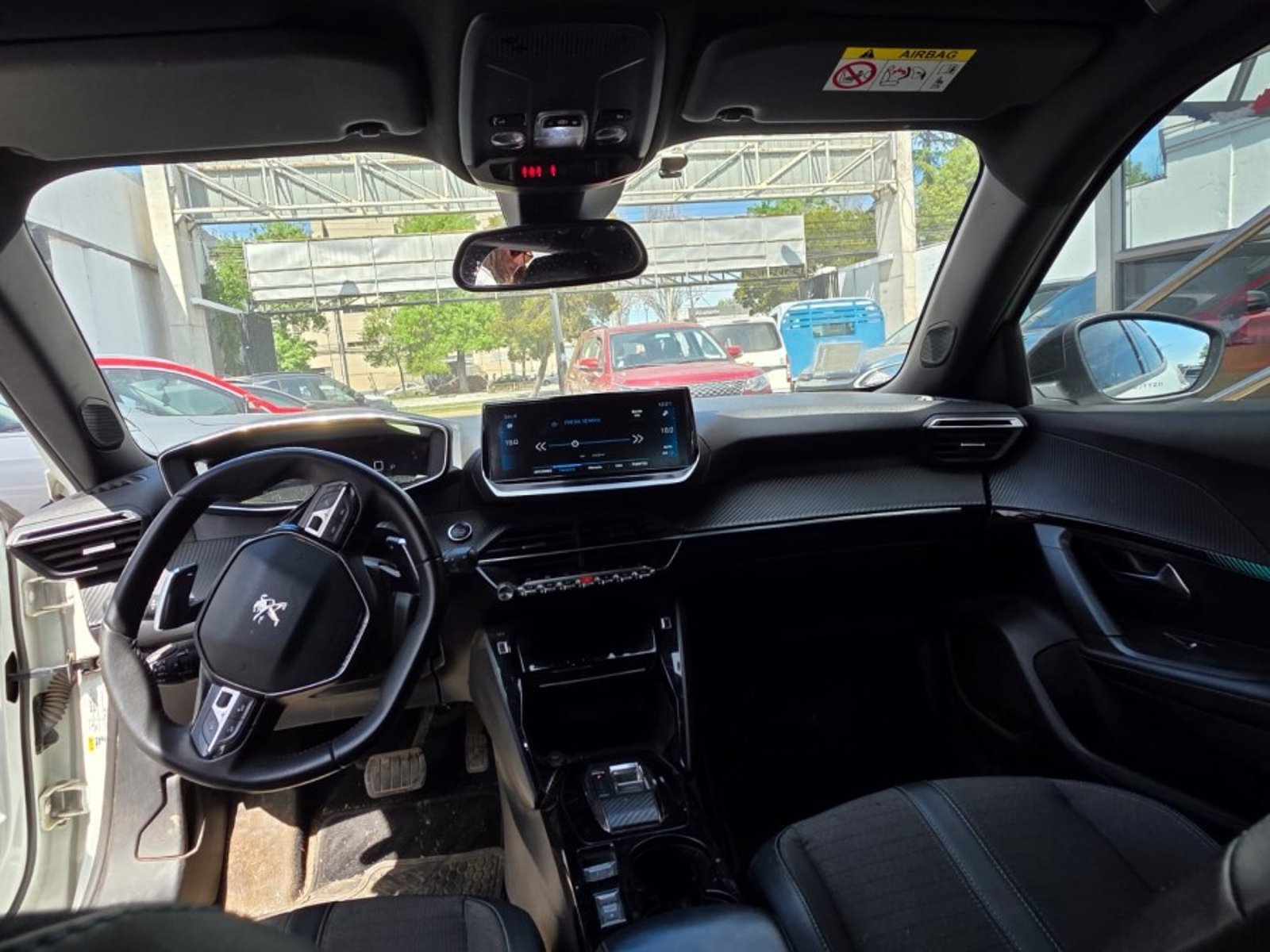 Peugeot 2008 BLUE HDI 130 EAT8 1.5 AUT 2023 - Foto 3 de 8
