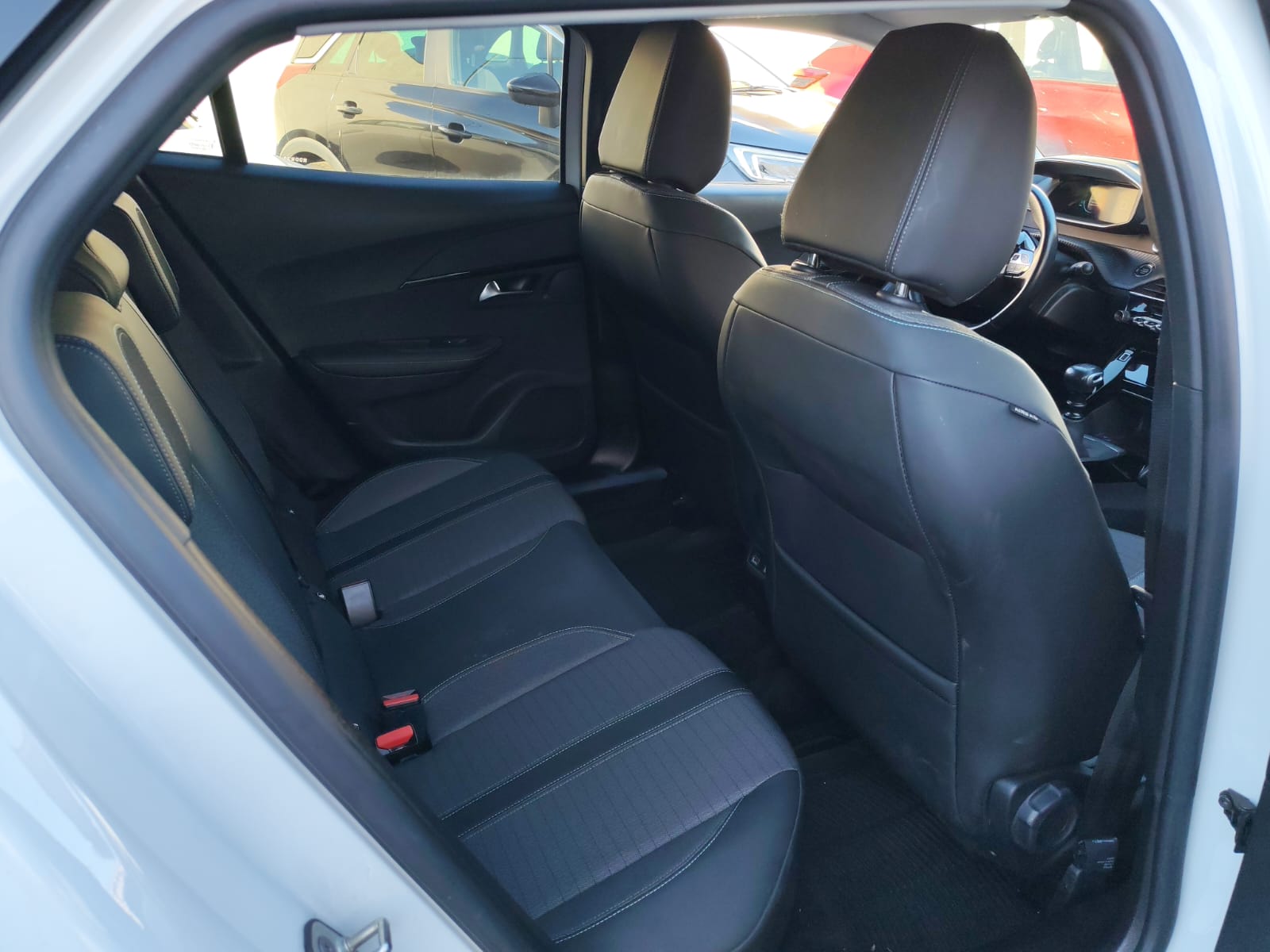 Peugeot 2008 ALLURE 1.2 2021 - Imagen 7 de 10
