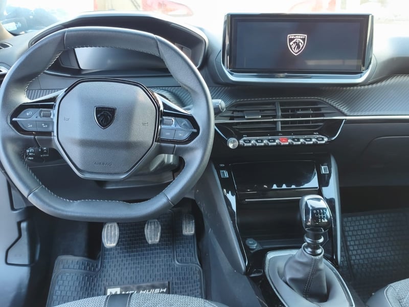Peugeot 2008 ALLURE 130 1.2 2024 - Imagen 6 de 7
