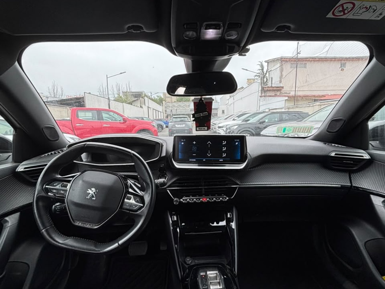 Peugeot 2008 PURETECH 130 EAT8 1.2 AUT 2023 - Foto 5 de 5