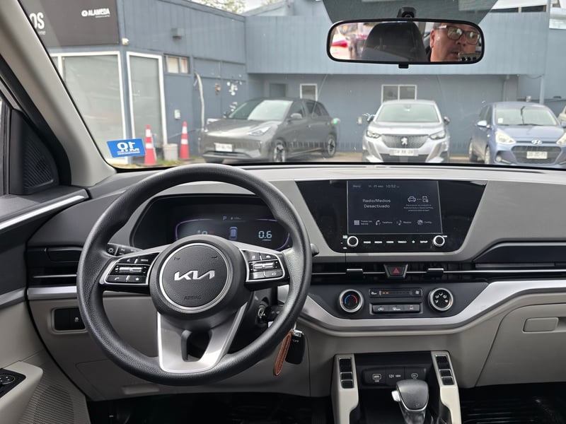 Kia CARENS EX 1.4 AUT 2024 - Imagen 8 de 8