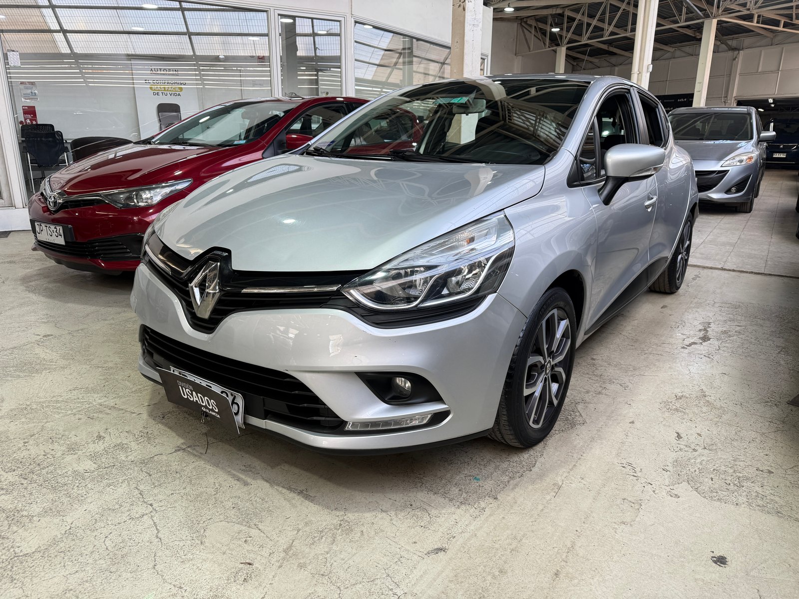 Renault CLIO IV HB 1.2 2019 - Foto 2 de 8