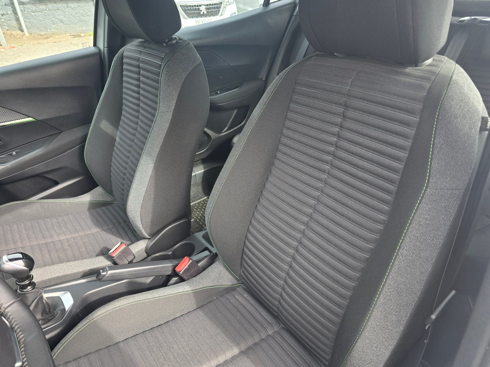 Peugeot 2008 ACTIVE 130 1.2 2024 - Imagen 4 de 18