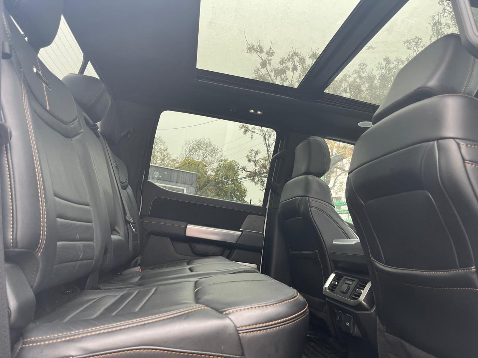 Ford F150 PLATINIUM 4X4 3.5 AT 2024 - Imagen 7 de 9