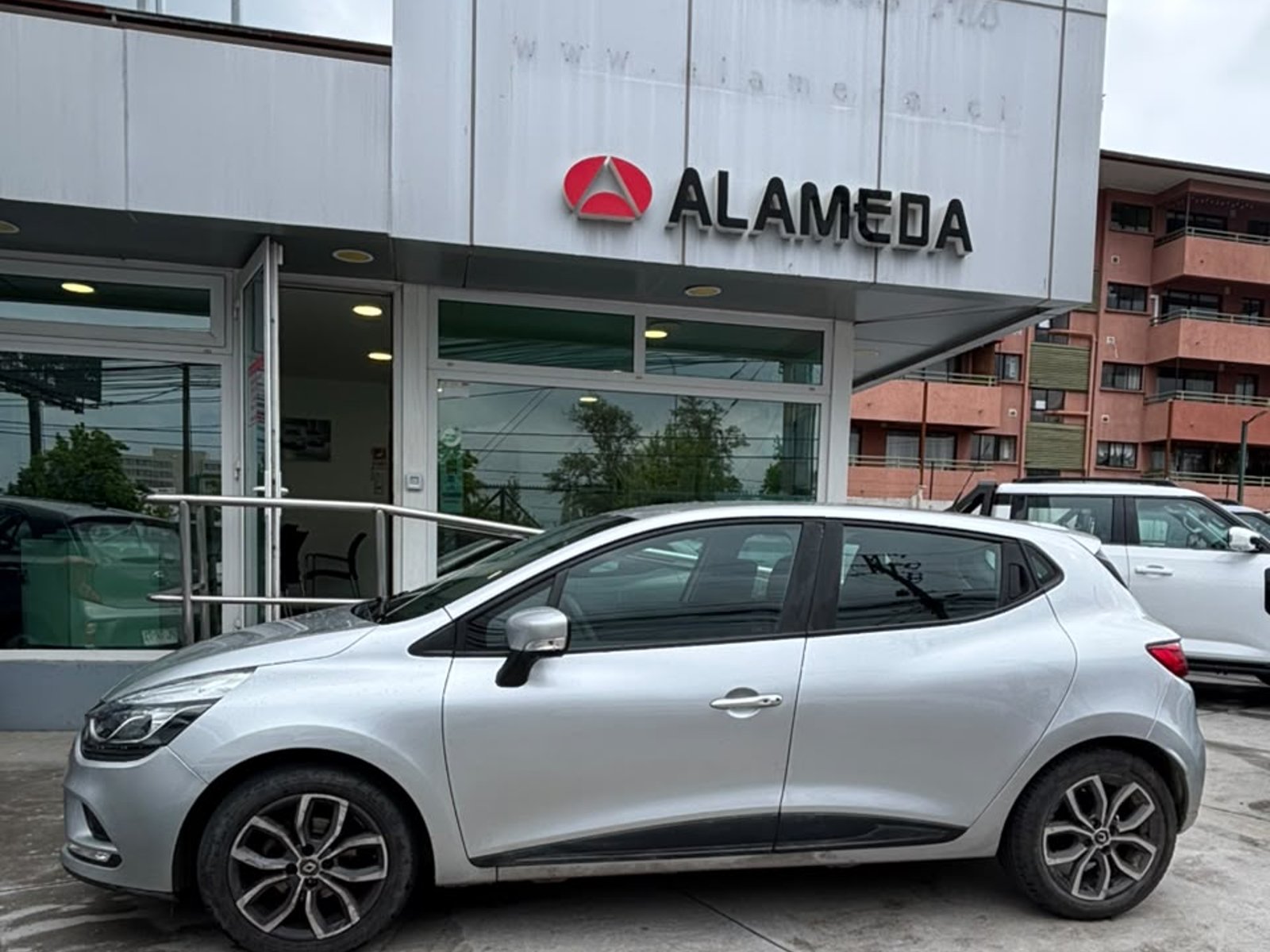 Renault CLIO HB EXPRESSION 1.2 2018 - Foto 2 de 7