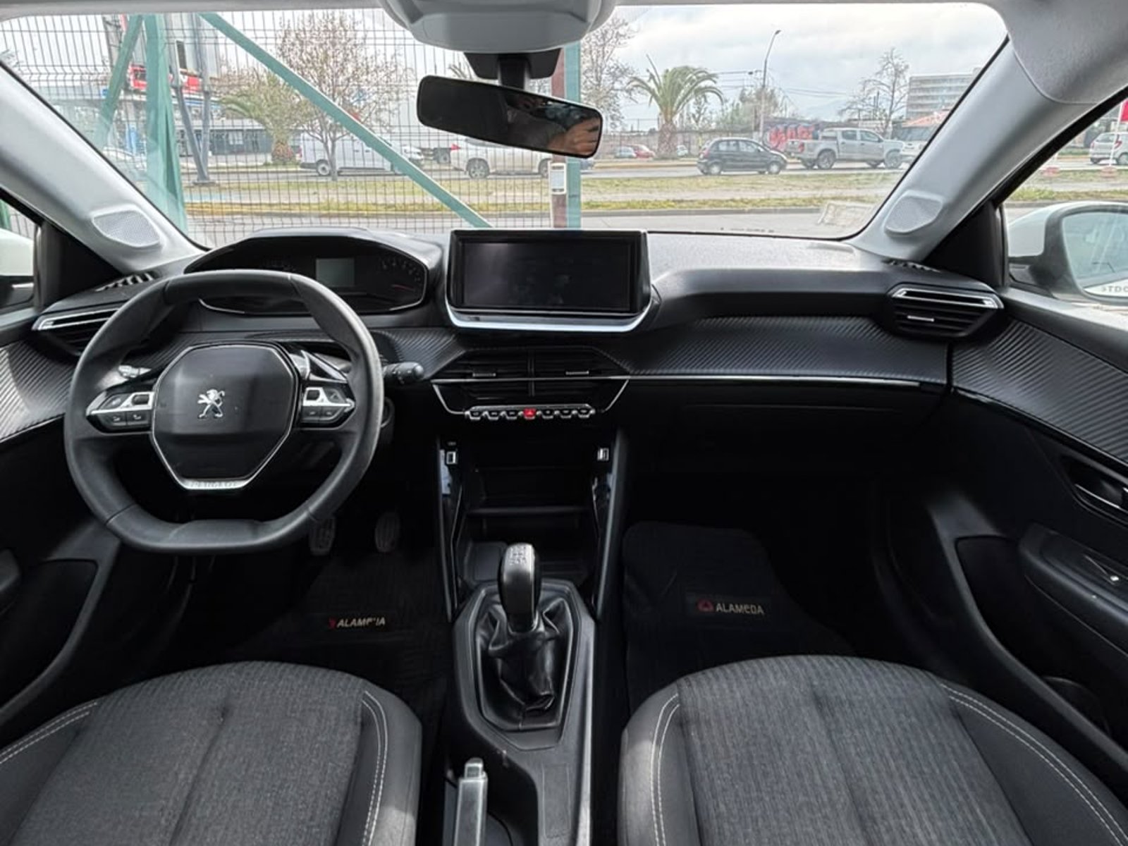 Peugeot 208 PURETECH 75 MT 1.2 2023 - Foto 2 de 6