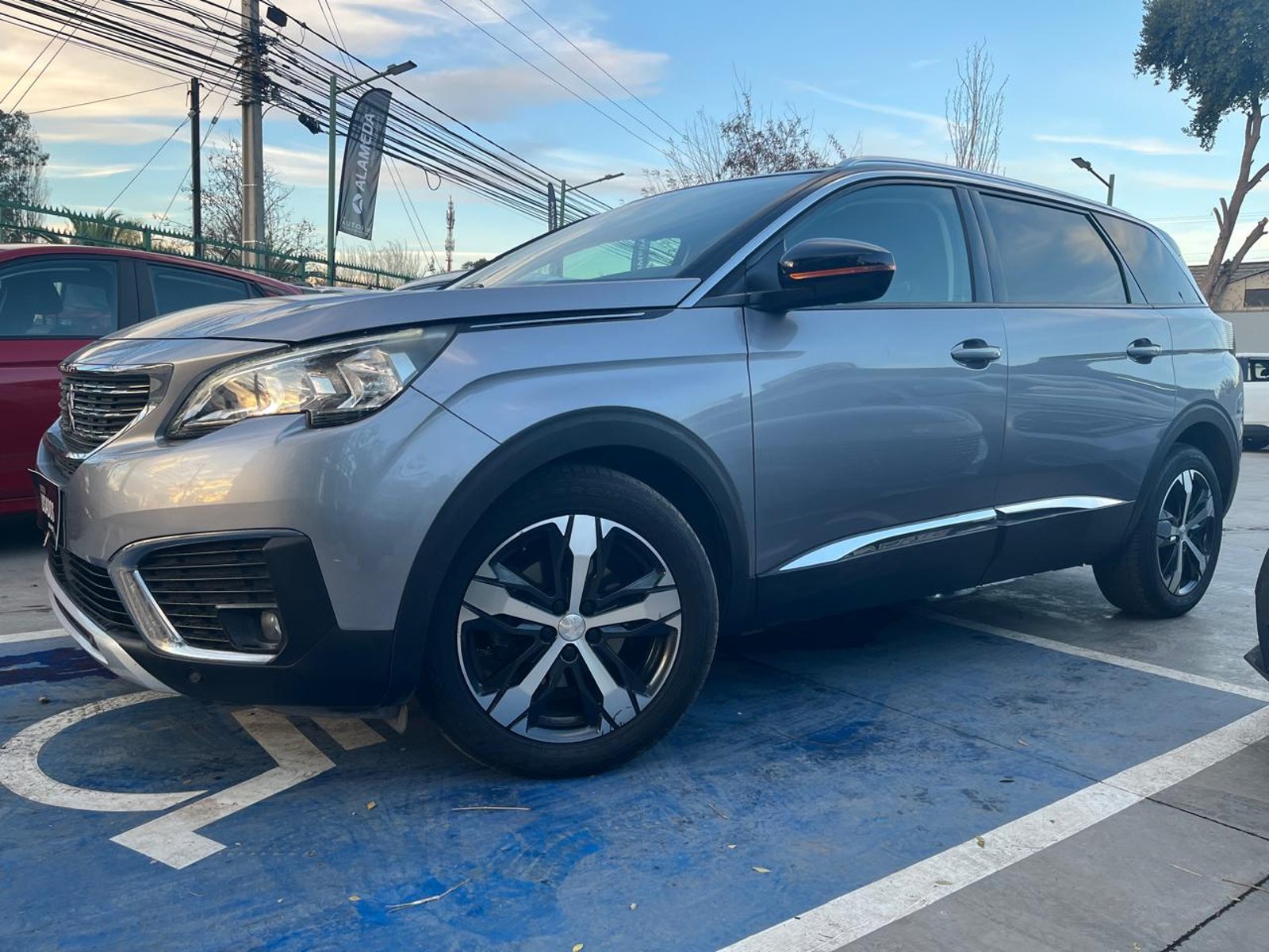 Peugeot 5008 ALLURE 1.6 AUT 2019 - Imagen 4 de 7