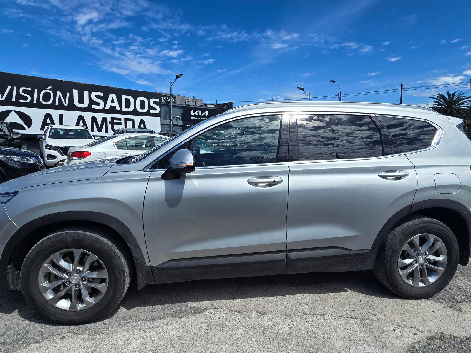 Hyundai SANTA FE TM CRDI 2.2 AUT 2023 - Foto 2 de 18