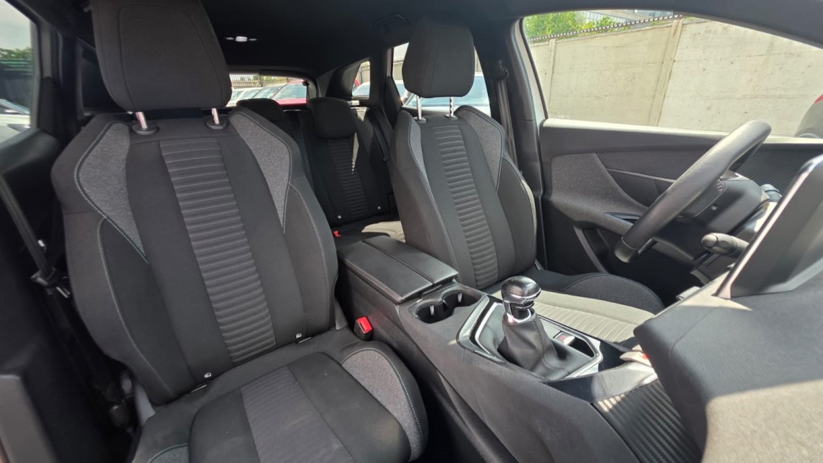 Peugeot 3008 PURETECH 1.2L 2023 - Imagen 4 de 8