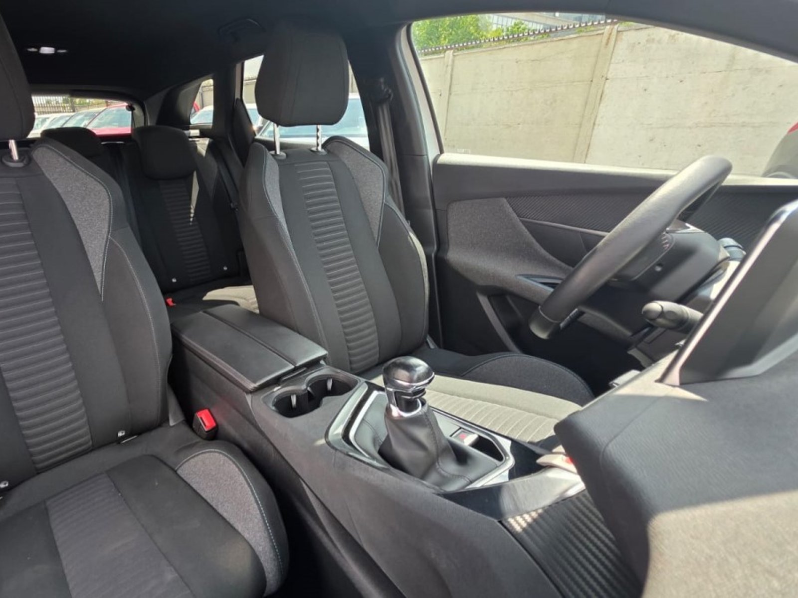 Peugeot 3008 PURETECH 1.2L 2023 - Foto 4 de 8
