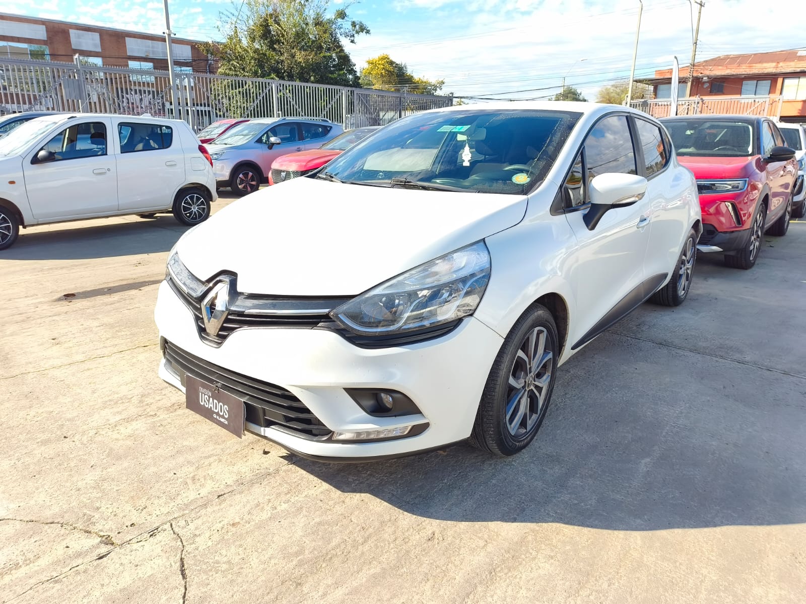 Renault CLIO IV HB 1.2 2019 - Foto 2 de 7