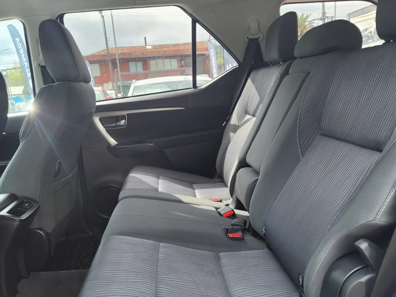Toyota FORTUNER 2.7 AUT 2023 - Imagen 7 de 9