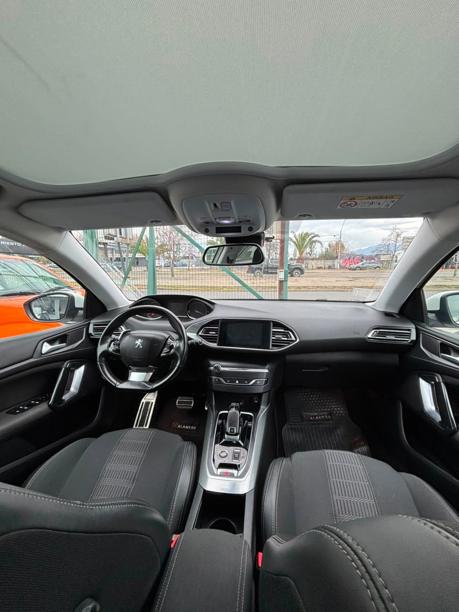 Peugeot 308 BLUE HDI 130 EAT8 1.5 AUT 2022 - Imagen 6 de 7