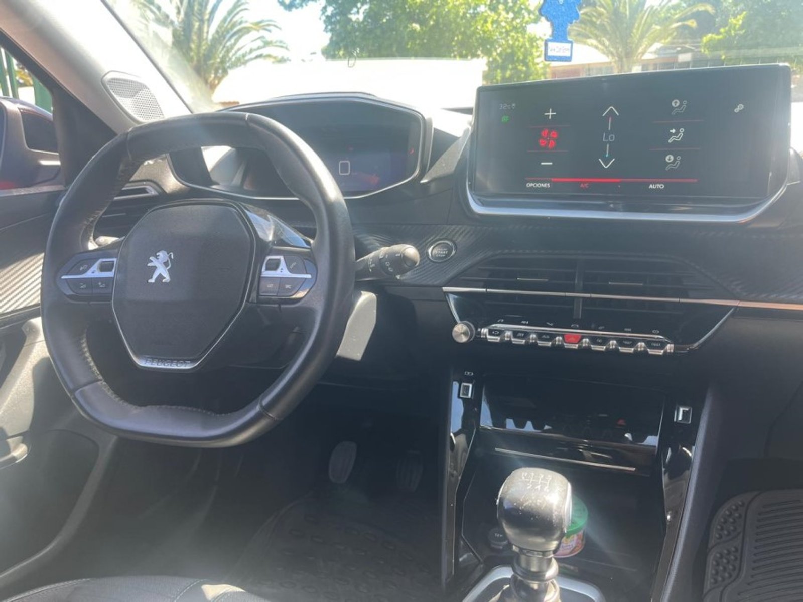 Peugeot 2008 PURETECH 130 1.2 2023 - Foto 2 de 5