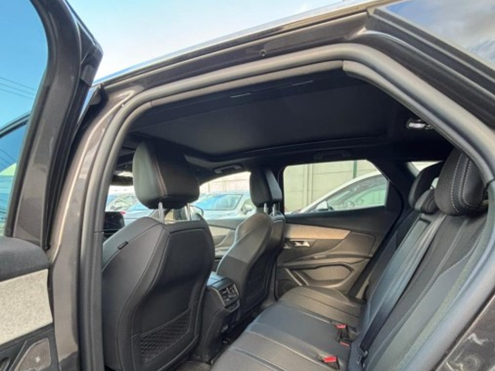 Peugeot 3008 PURETECH 180 EAT8 1.6 AUT 2023 - Foto 4 de 7