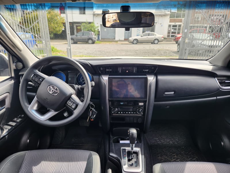 Toyota FORTUNER 2.7 AUT 2023 - Imagen 6 de 9