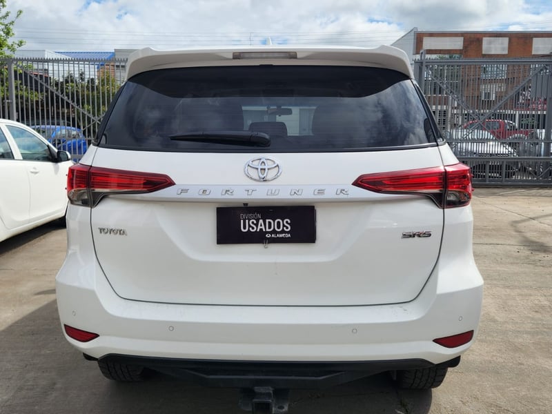Toyota FORTUNER 2.7 AUT 2023 - Imagen 5 de 9