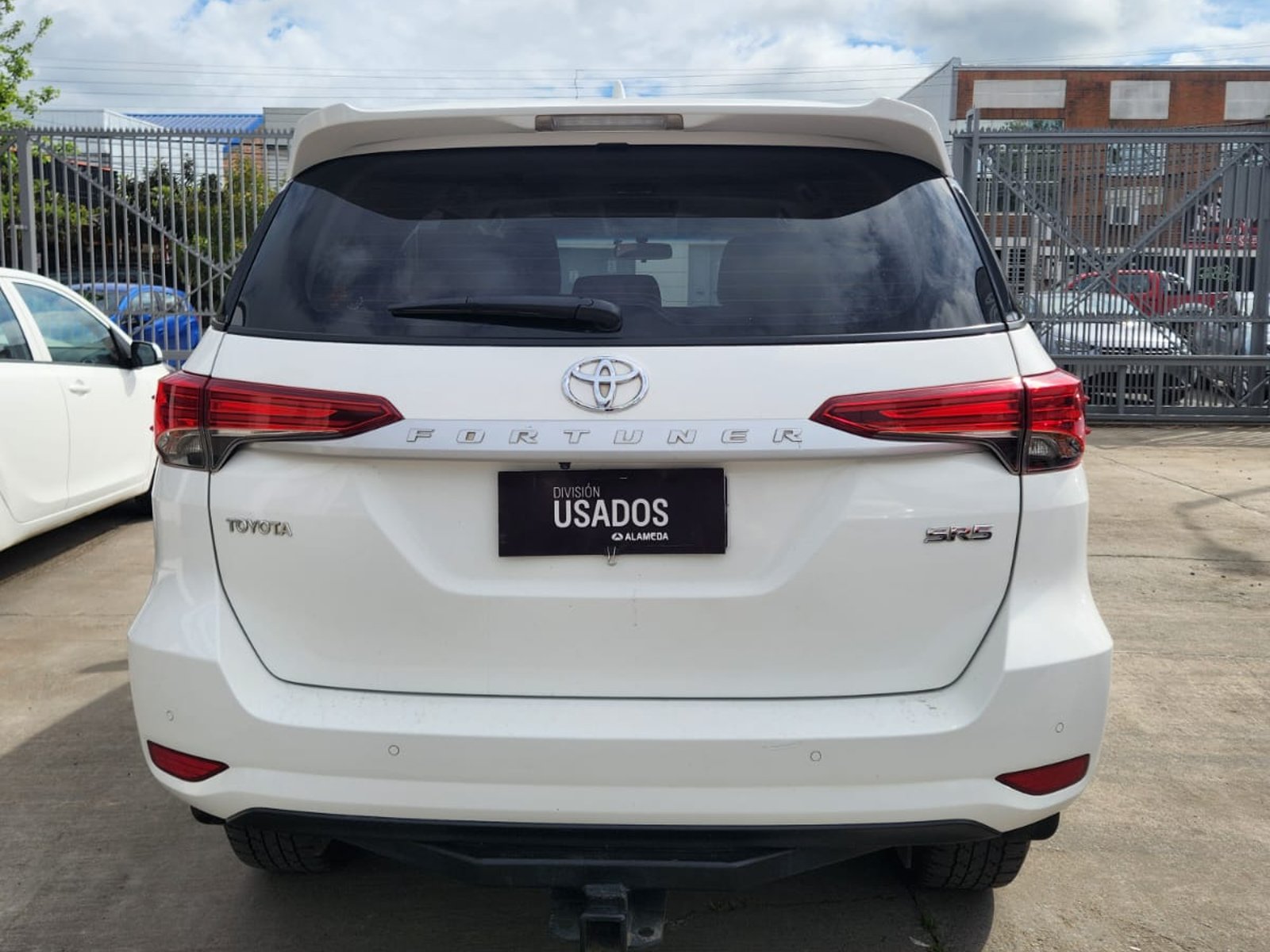 Toyota FORTUNER 2.7 AUT 2023 - Foto 5 de 9