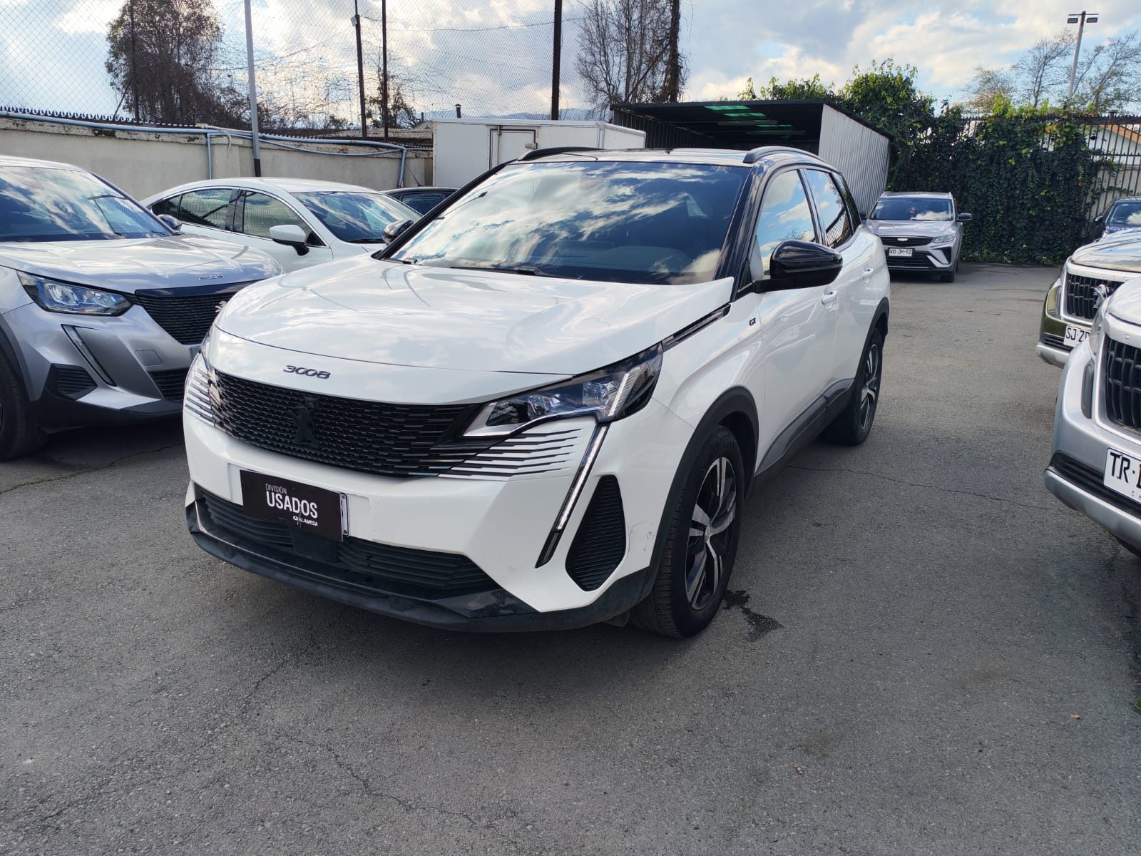 Peugeot 3008 PURETECH 180 EAT8 1.6 AUT 2023 - Foto 2 de 8