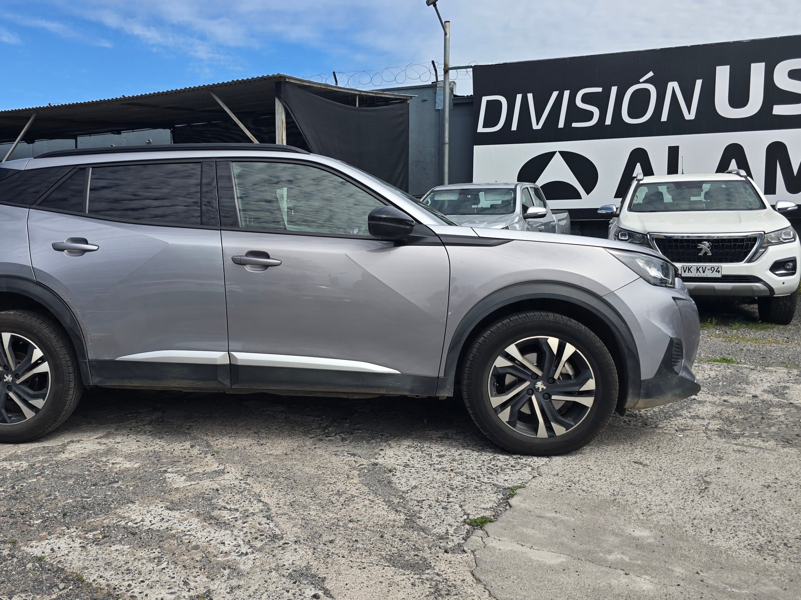 Peugeot 2008 BLUE HDI 130 EAT8 1.5 AUT 2023 - Foto 2 de 9