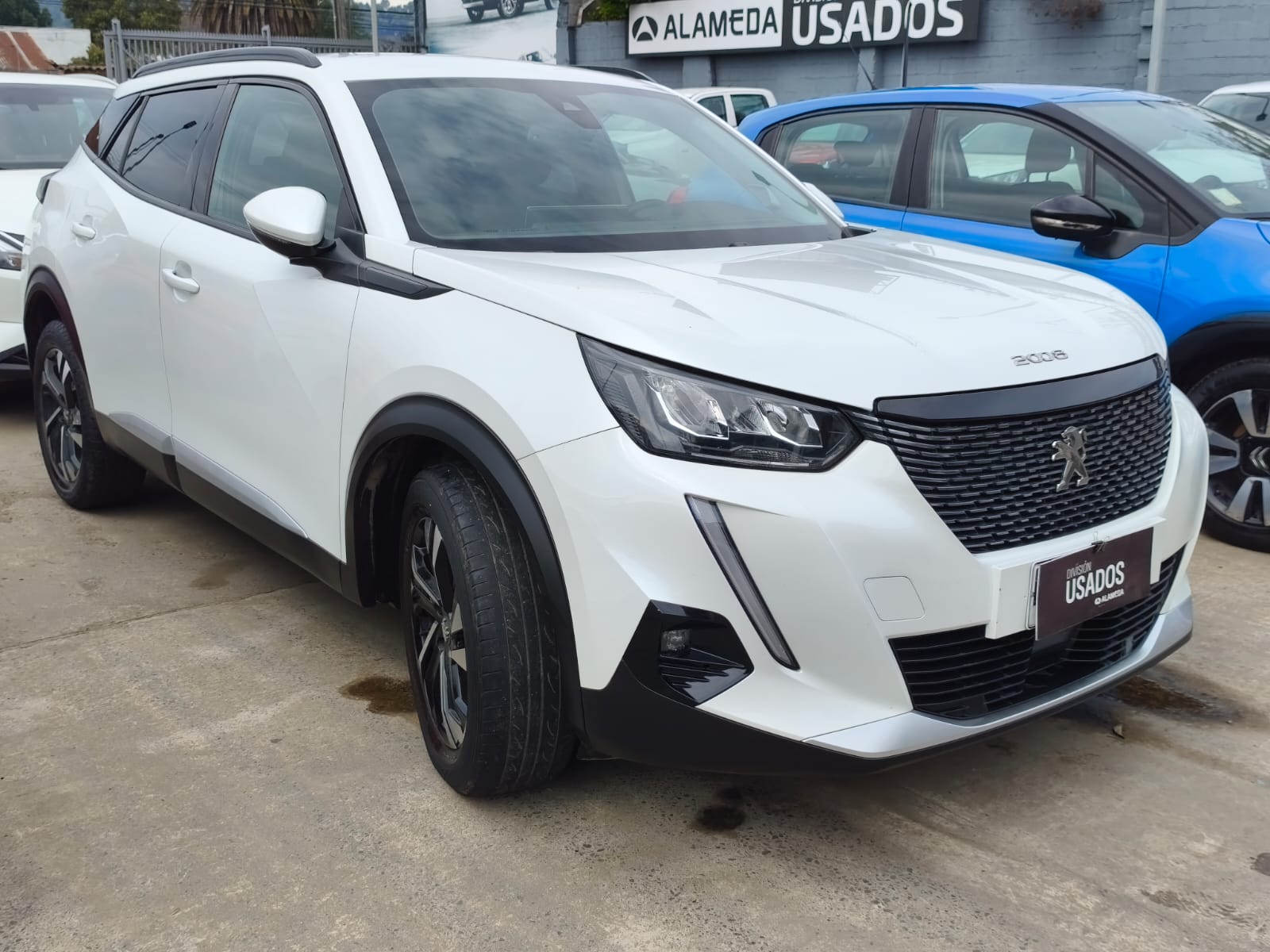 Peugeot 2008 BLUE HDI 130 EAT8 1.5 AUT 2021 - Foto 2 de 8
