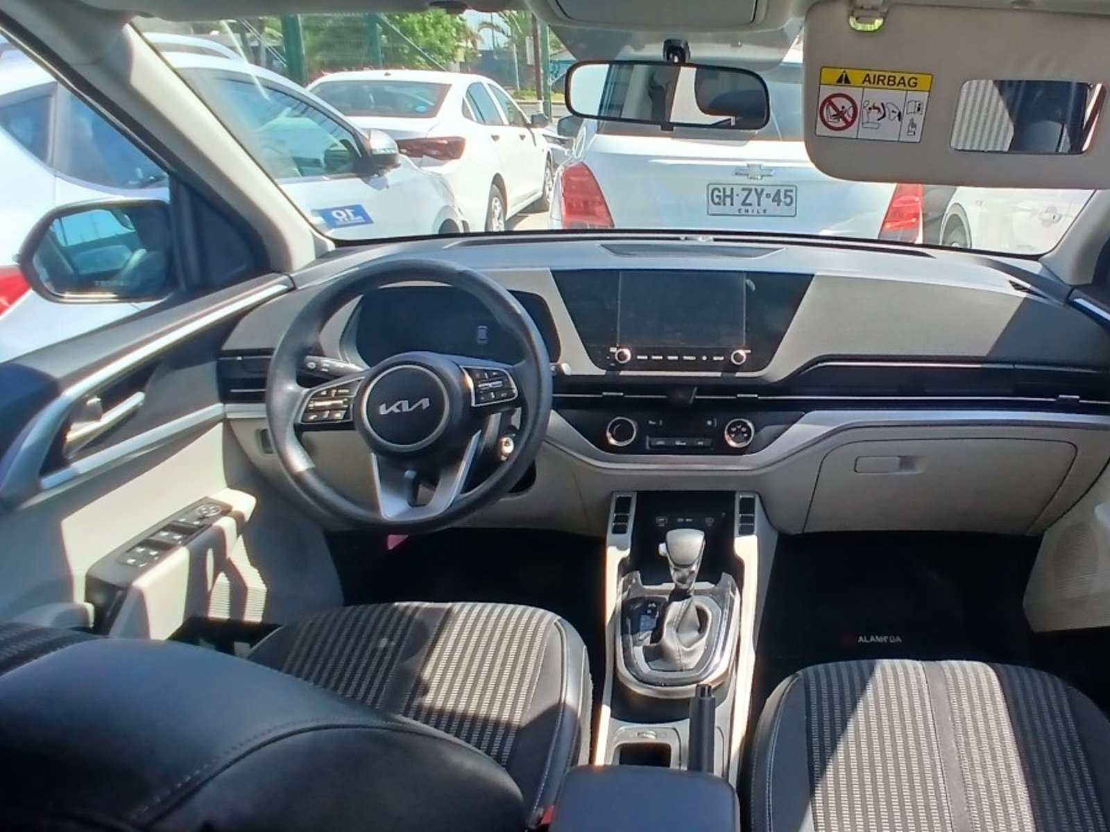 Kia CARENS EX 1.4 AUT 2024 - Foto 2 de 5