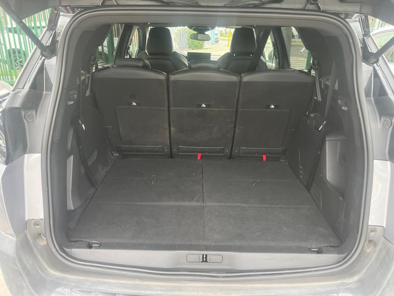 Peugeot 5008 THP 165 1.6 AUT 2024 - Imagen 7 de 9