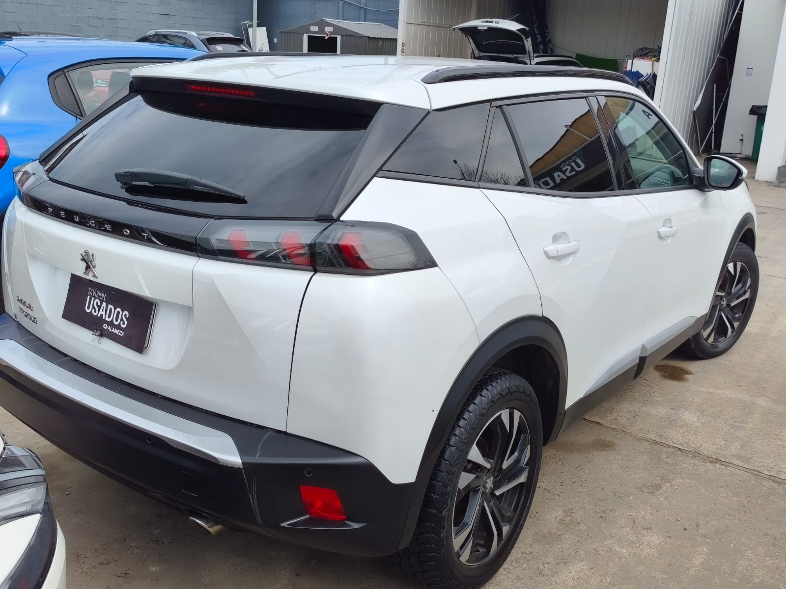 Peugeot 2008 BLUE HDI 130 EAT8 1.5 AUT 2021 - Foto 4 de 8