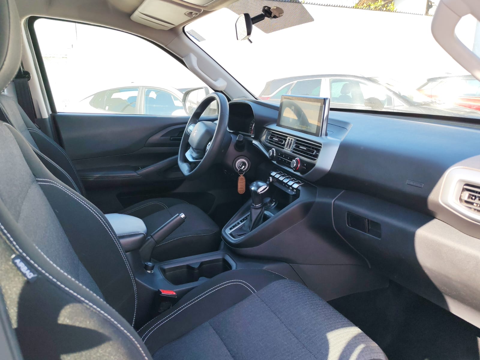 Peugeot LANDTREK BLUEHDI 4X4 2.2 AUT 2024 - Imagen 8 de 10