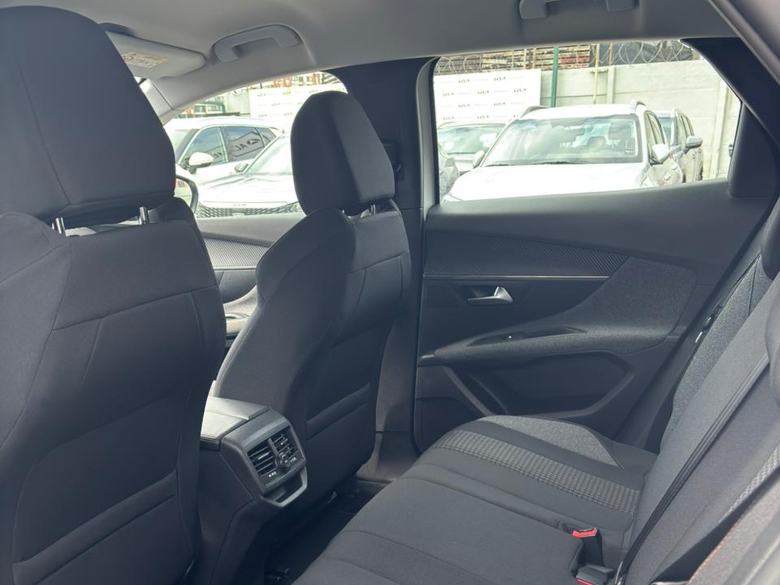 Peugeot 3008 ACTIVE 1.2 2022 - Foto 5 de 5