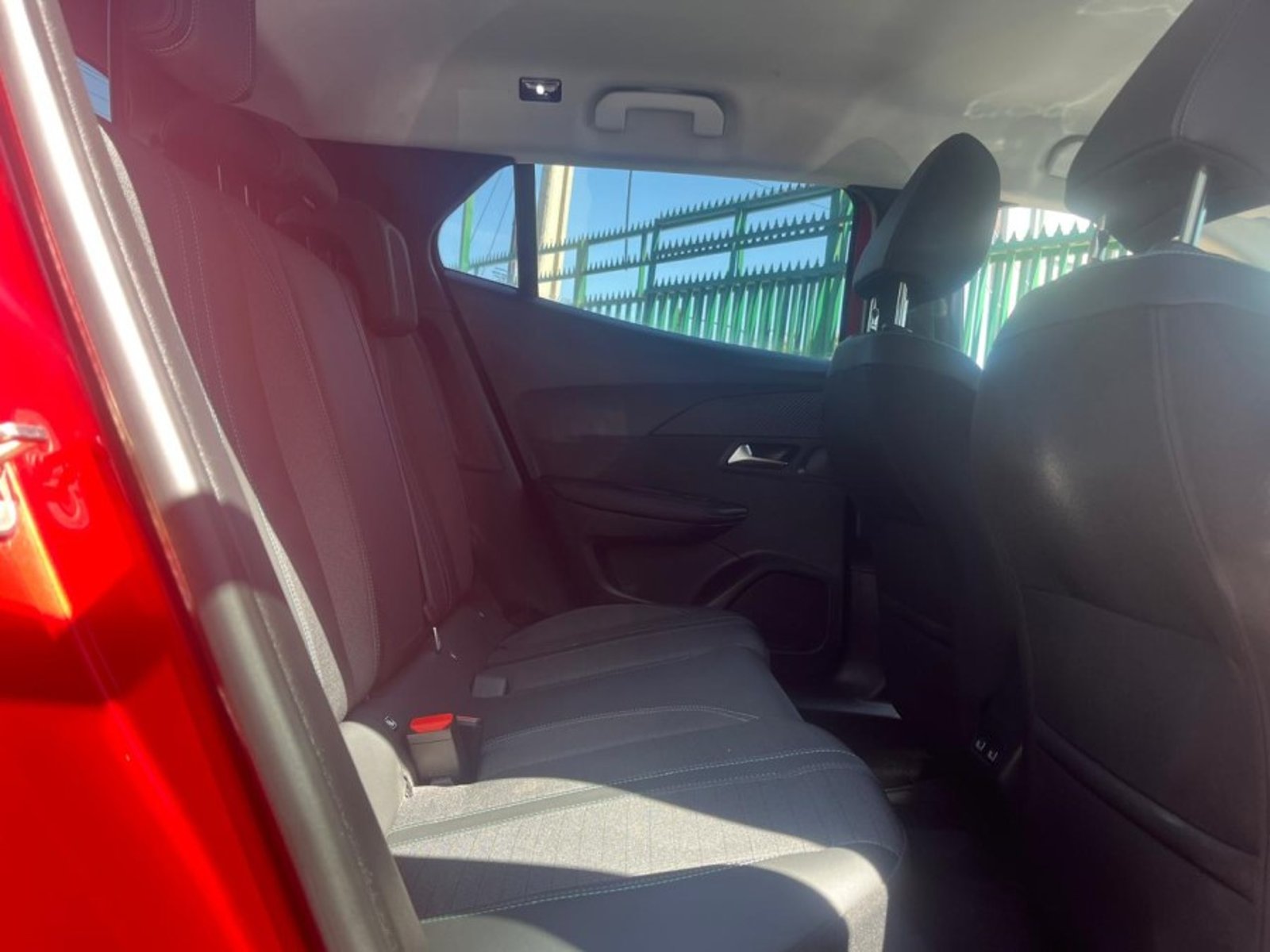 Peugeot 2008 PURETECH 130 1.2 2023 - Foto 3 de 5