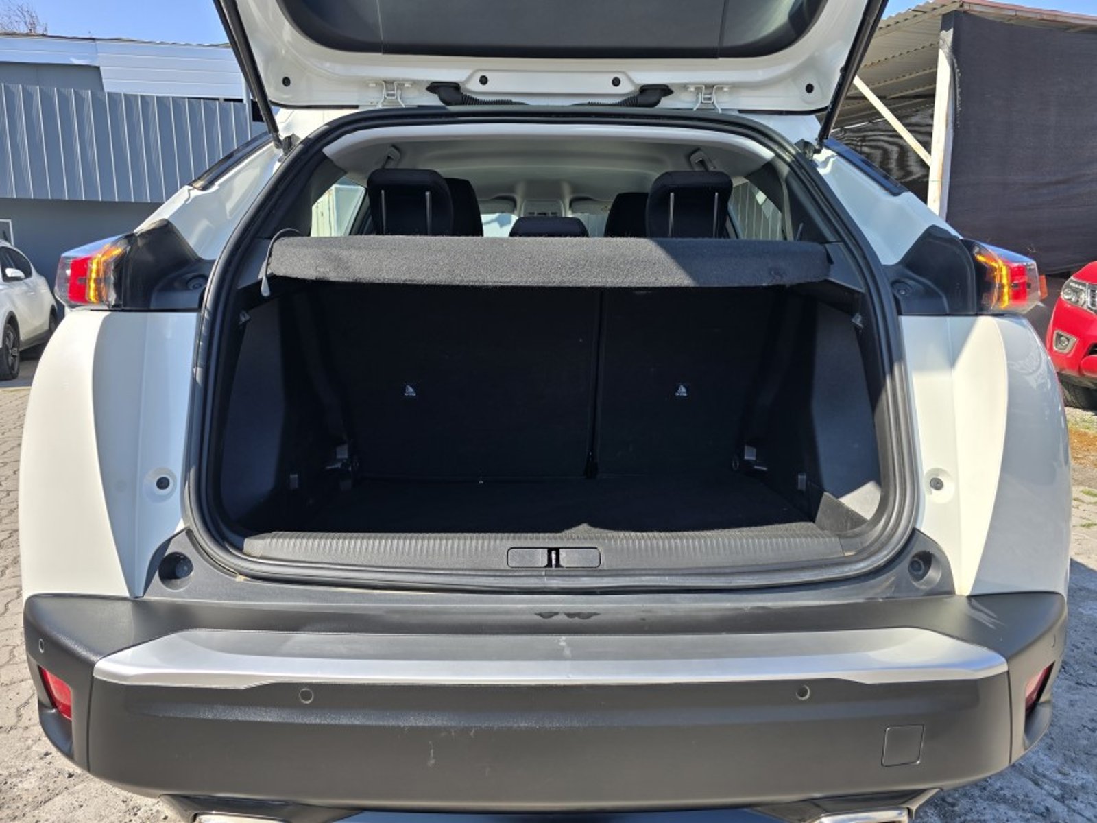 Peugeot 2008 PURETECH 130 1.2 2023 - Imagen 6 de 7