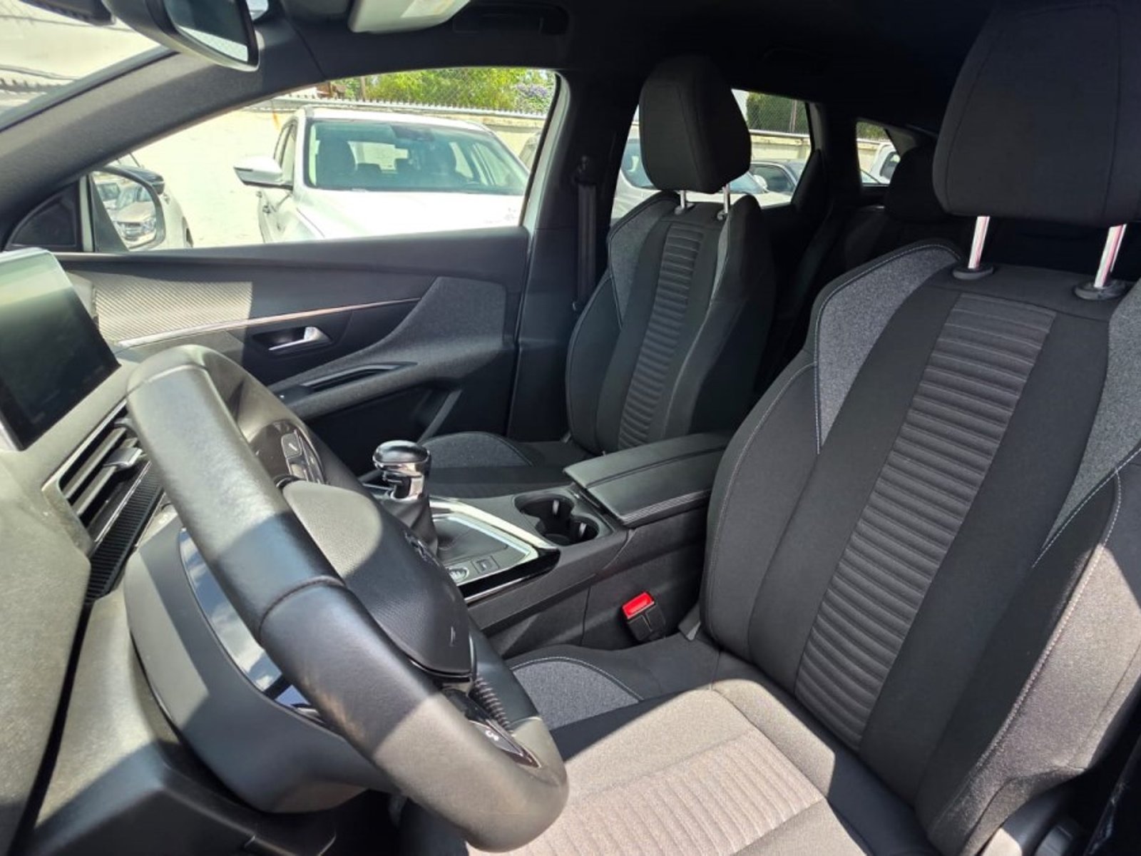 Peugeot 3008 PURETECH 1.2L 2023 - Foto 3 de 8
